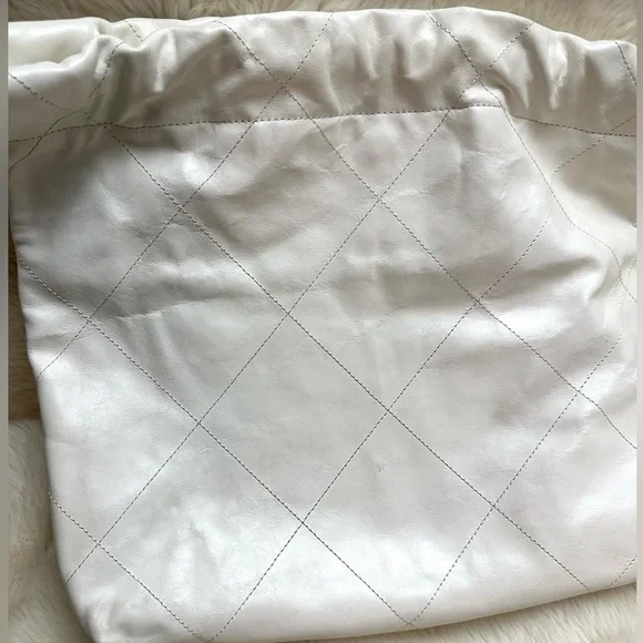 22 Handbag - Picture 5 of 13